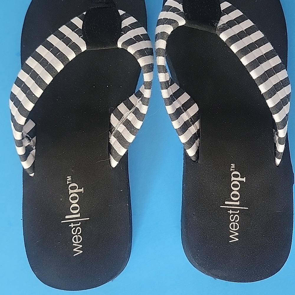 West Loop Black and White Women's Flip Flops 6 - Picture 4 of 13